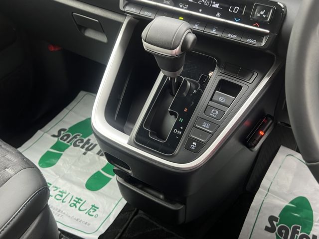 Toyota VOXY 2022-10 4482-14