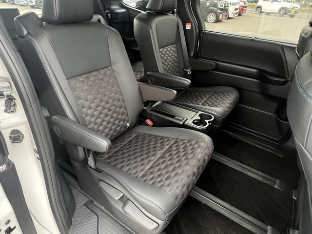 Toyota VOXY 2022-10 4482-16