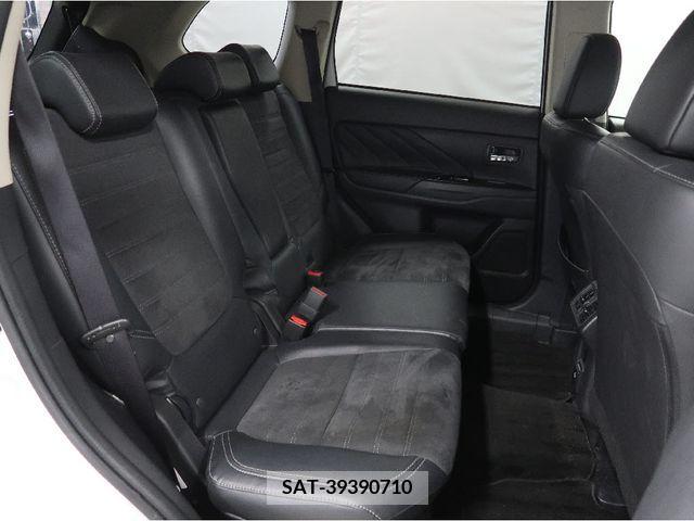 Mitsubishi OUTLANDER PHEV 2019-03 215642-4