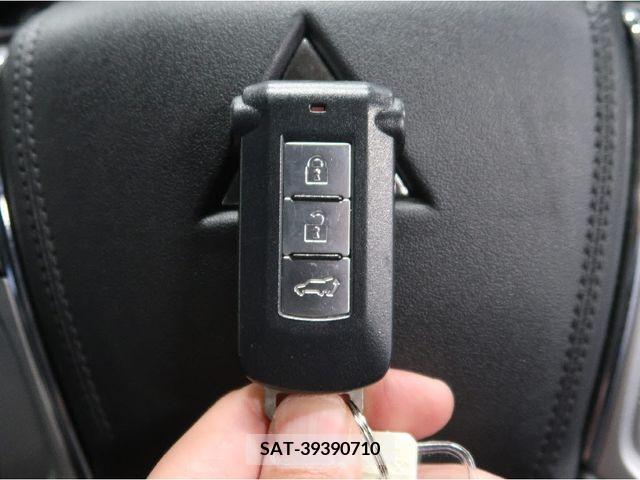 Mitsubishi OUTLANDER PHEV 2019-03 215642-11