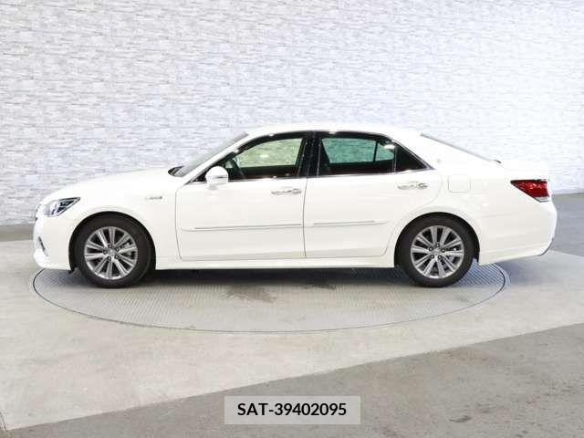 Toyota CROWN SEDAN 2016-05 330928-10