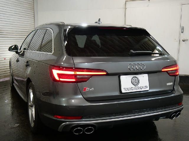 Audi S4 2017-09 18694-2