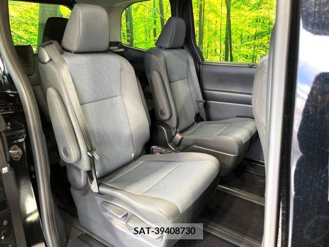 Toyota NOAH 2023-04 208123-9