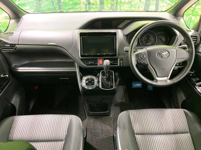 Toyota VOXY 2017-09 27578-1