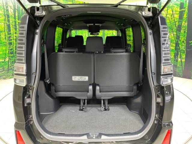 Toyota VOXY 2017-09 27578-11