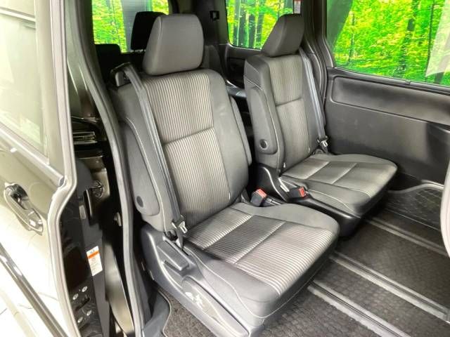 Toyota VOXY 2017-09 27578-9