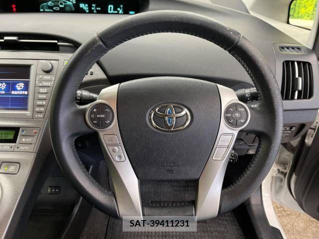 Toyota PRIUS 2013-07 380744-11