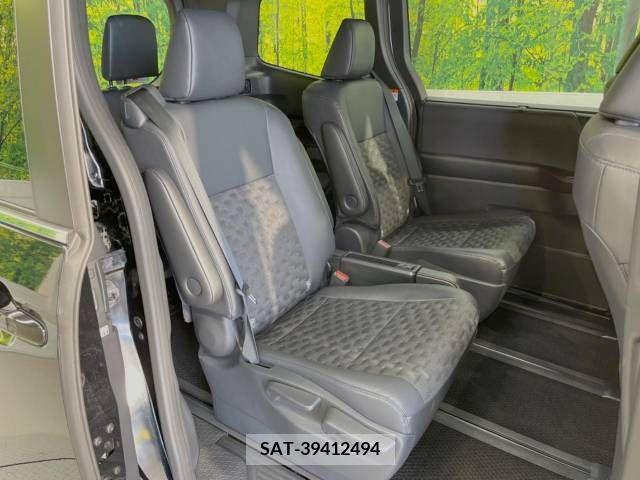 Toyota VOXY 2023-10 289294-9