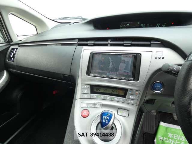 Toyota PRIUS 2012-02 328056-11