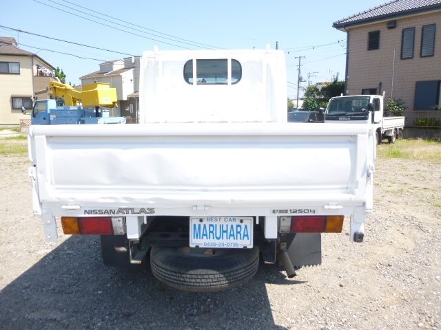 Nissan ATLAS 2009-10 7713-4