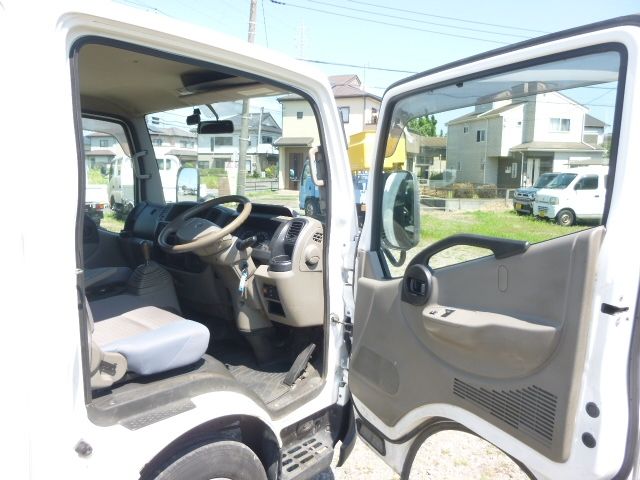 Nissan ATLAS 2009-10 7713-8