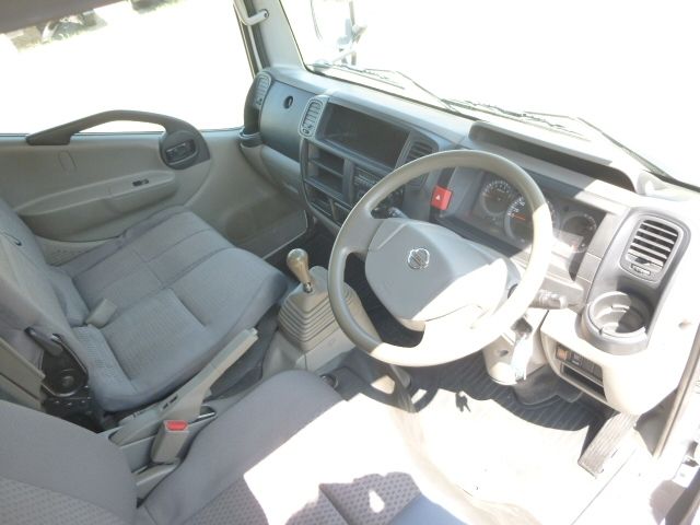 Nissan ATLAS 2009-10 7713-9
