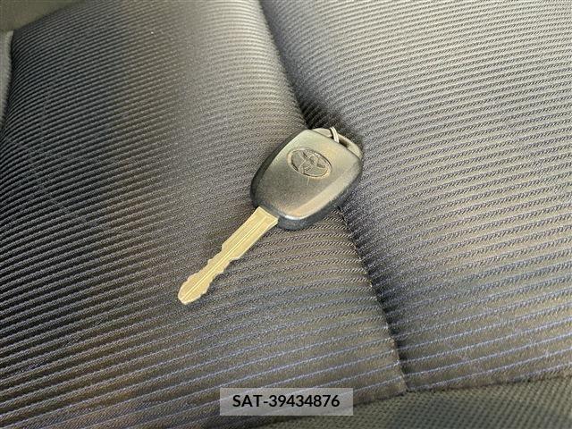 Toyota AQUA 2017-03 260453-7