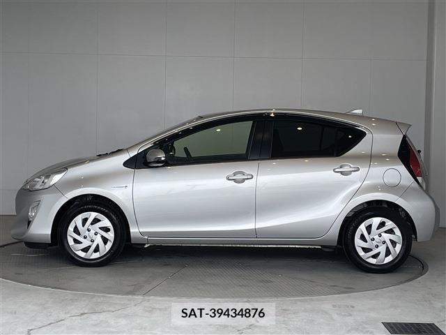 Toyota AQUA 2017-03 260453-12