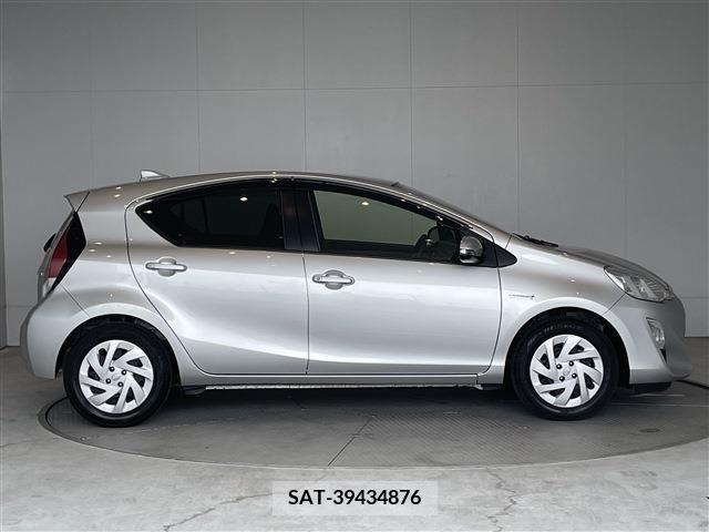 Toyota AQUA 2017-03 260453-13