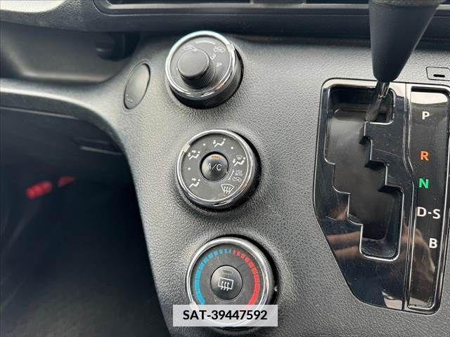 Toyota SIENTA 2017-06 338016-21