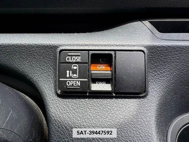 Toyota SIENTA 2017-06 338016-5