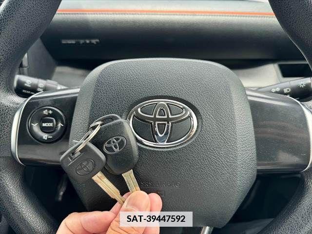 Toyota SIENTA 2017-06 338016-3