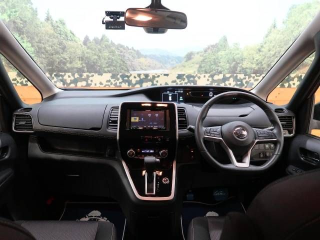Nissan SERENA 2017-07 188972-1
