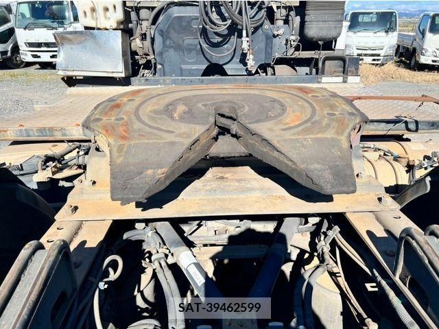 Isuzu GIGA 2011-09 302526-21