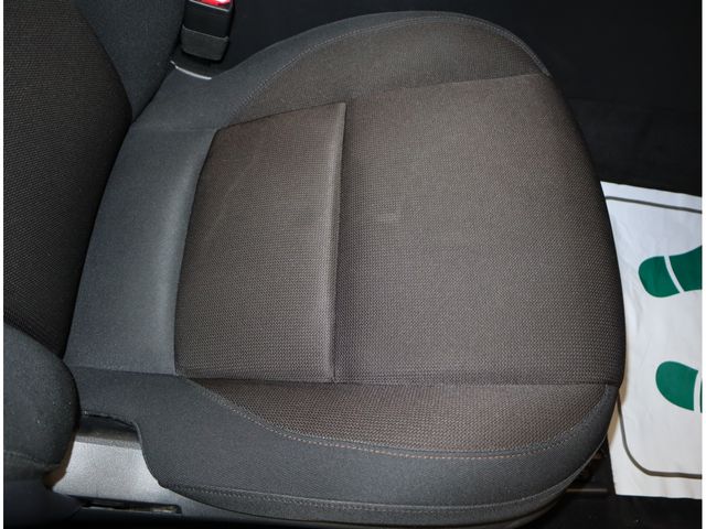 Mazda MAZDA3 2019-08 10527-24