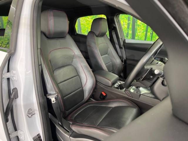 Jaguar E-PACE 2021-02 25119-14