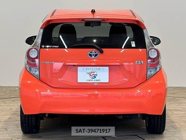 Toyota AQUA 2013-07 221476-12