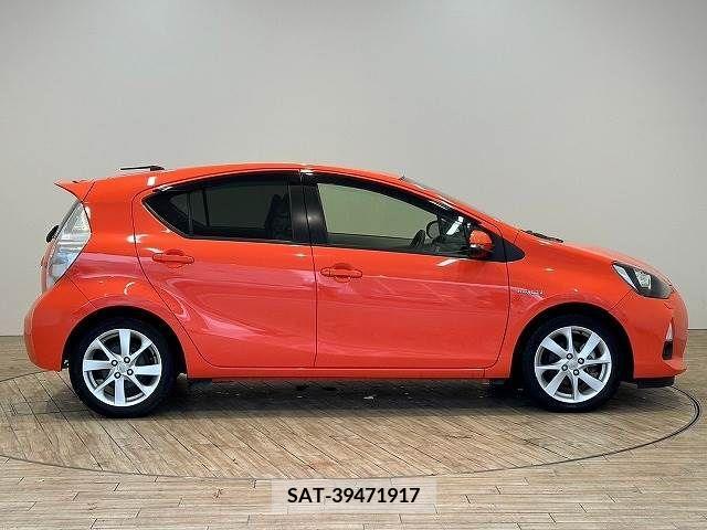 Toyota AQUA 2013-07 221476-15