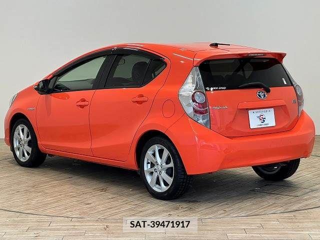 Toyota AQUA 2013-07 221476-14