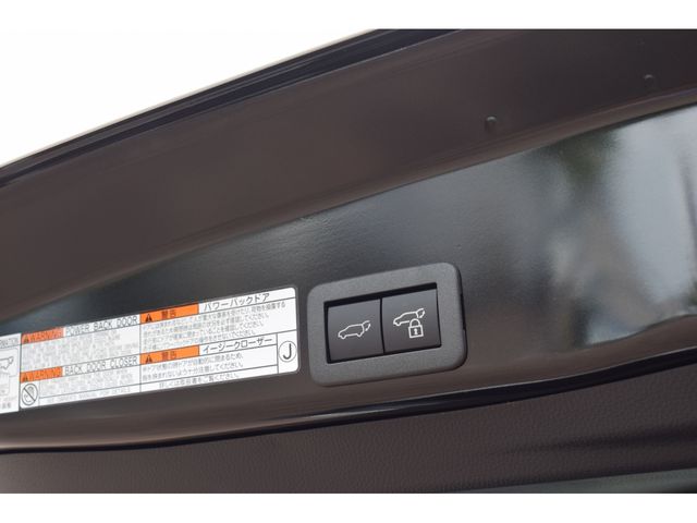 Toyota YARIS CROSS 2023-06 6858-21