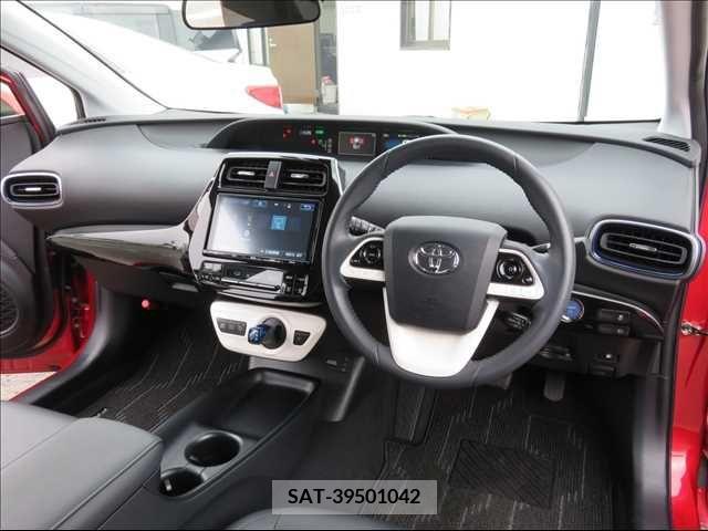 Toyota PRIUS 2018-02 282298-1