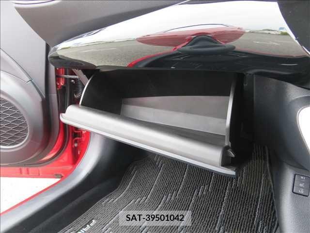 Toyota PRIUS 2018-02 282298-12