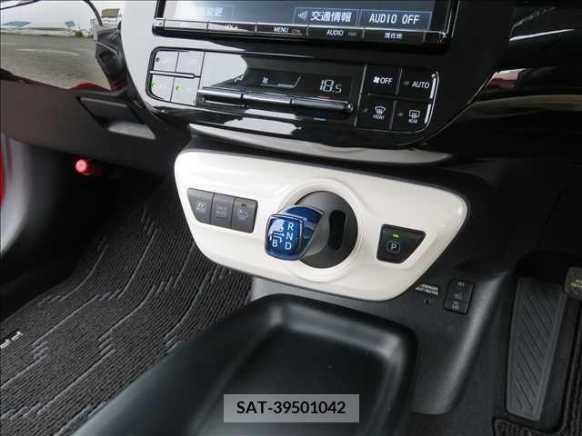 Toyota PRIUS 2018-02 282298-11