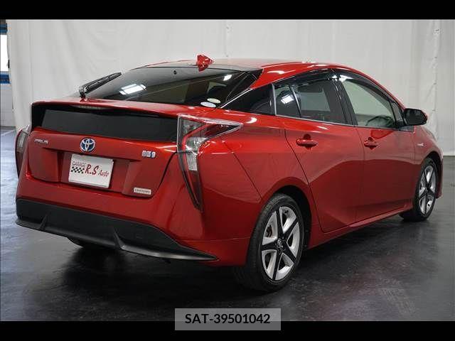 Toyota PRIUS 2018-02 282298-8