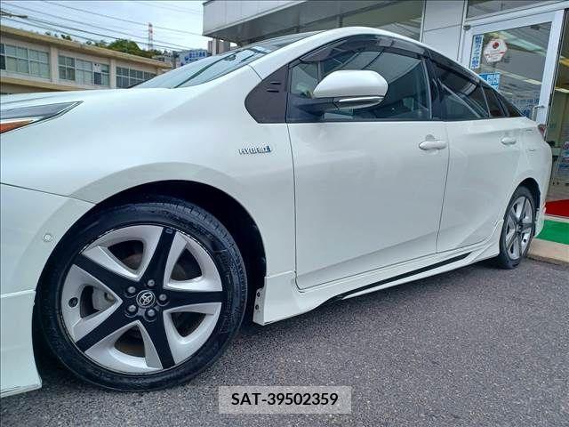 Toyota PRIUS 2016-08 372891-28