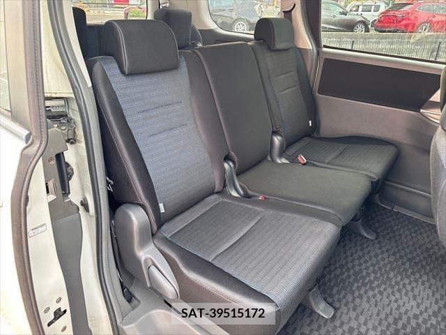 Toyota VOXY 2008-12 233157-20