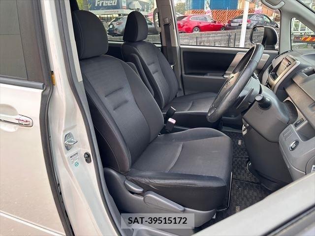 Toyota VOXY 2008-12 233157-19