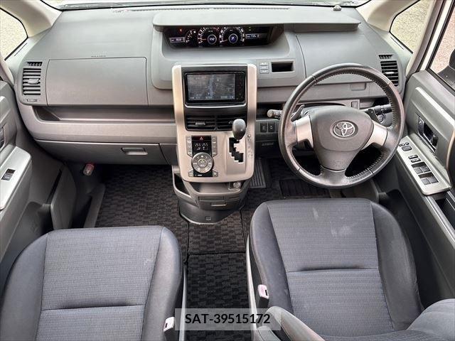Toyota VOXY 2008-12 233157-18