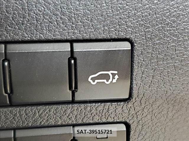 Lexus NX 2014-08 300537-9