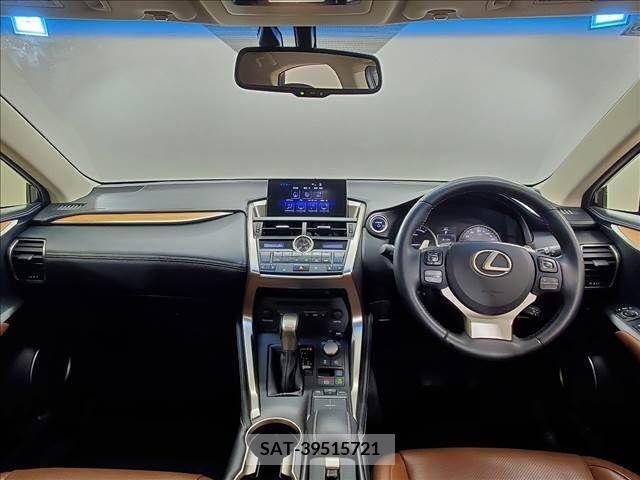Lexus NX 2014-08 300537-1