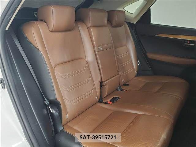 Lexus NX 2014-08 300537-5