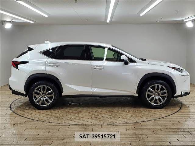 Lexus NX 2014-08 300537-13