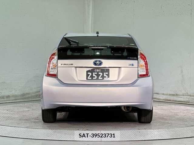 Toyota PRIUS 2012-08 281832-9