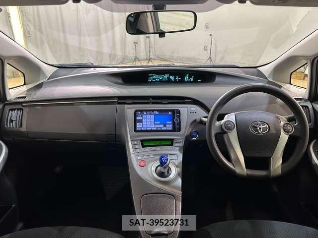 Toyota PRIUS 2012-08 281832-19