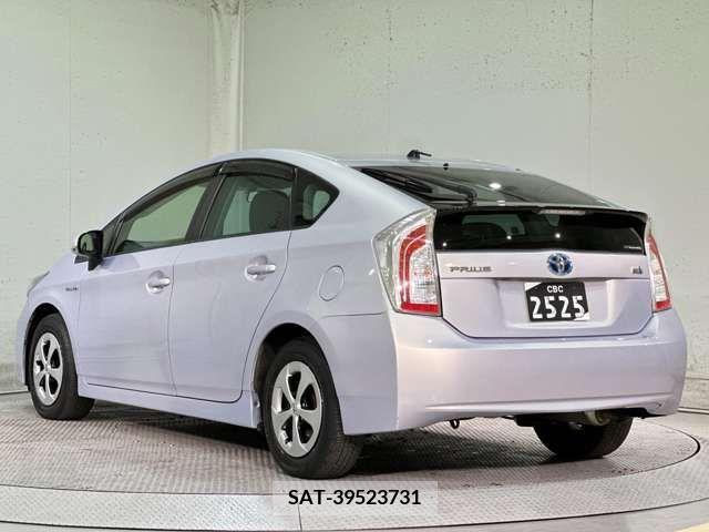 Toyota PRIUS 2012-08 281832-10