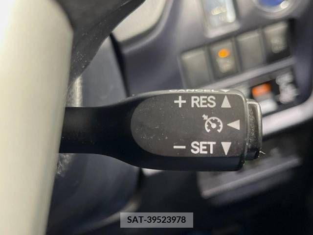 Toyota VOXY HYBRID 2014-06 246272-6