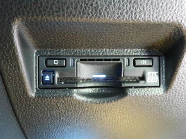 Toyota NOAH 2023-06 189989-6