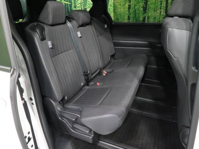 Toyota NOAH 2023-06 189989-9