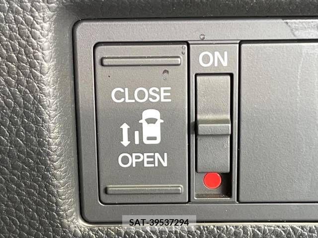 Honda N BOX CUSTOM 2018-06 206998-6