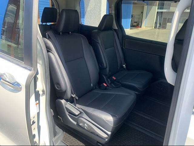 Toyota ESQUIRE 2016-08 5826-5